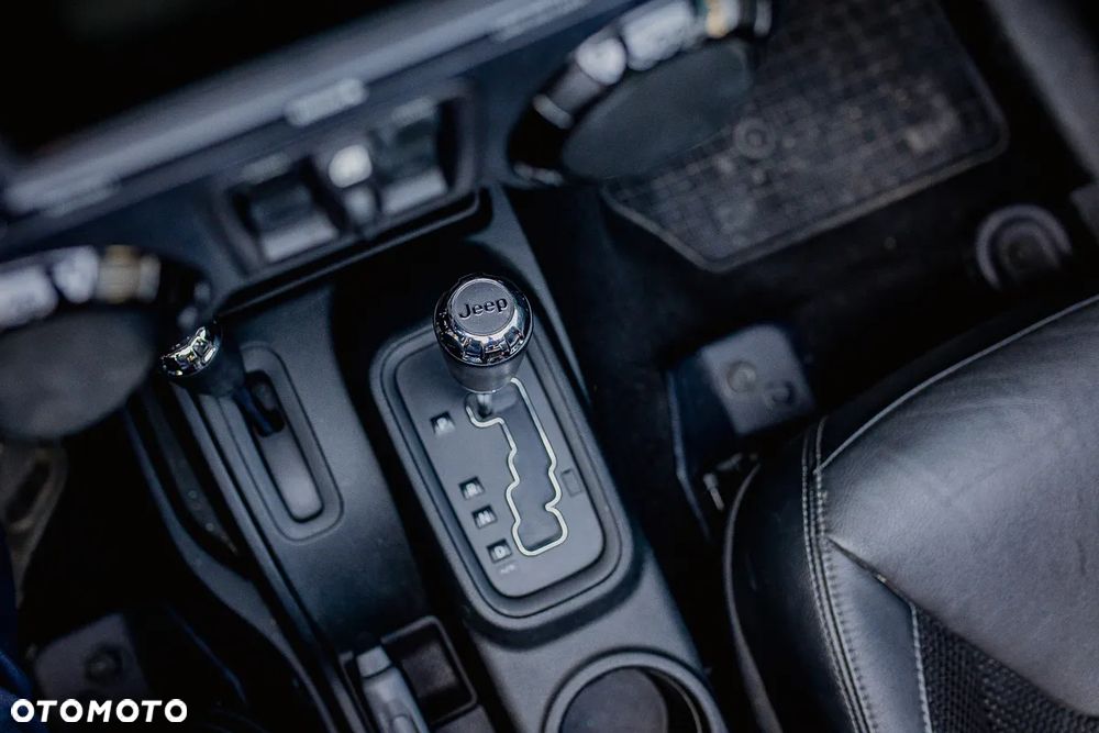 Jeep Wrangler - 25
