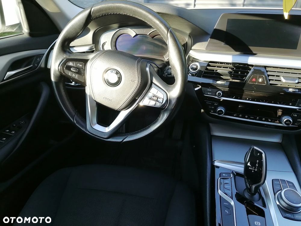BMW Seria 5 - 32