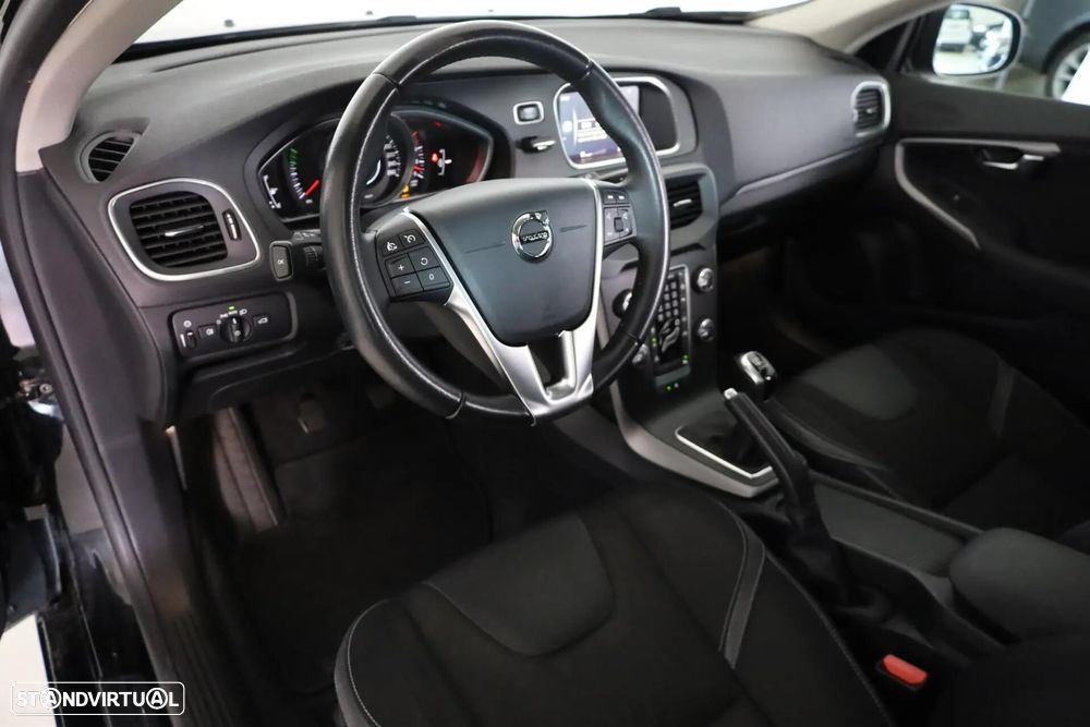 Volvo V40 2.0 D3 Momentum - 26
