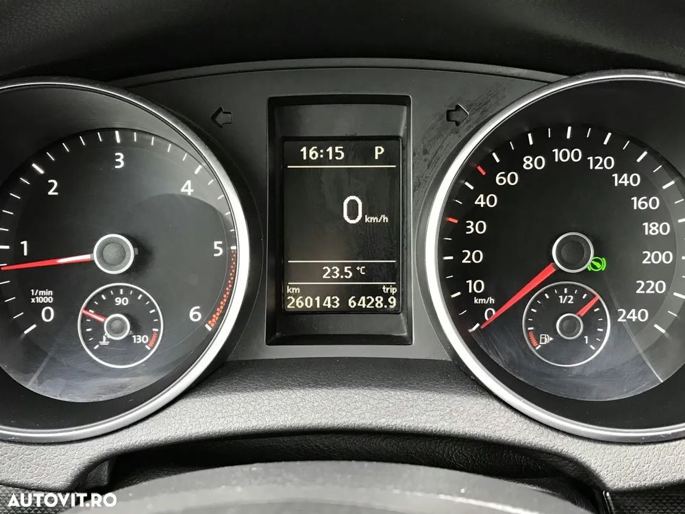 Volkswagen Golf 2.0 TDI DPF BlueMotion Technology DSG Comfortline - 21