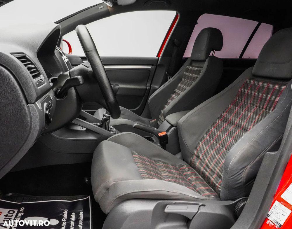 Volkswagen Golf 2.0 FSI GTI - 14