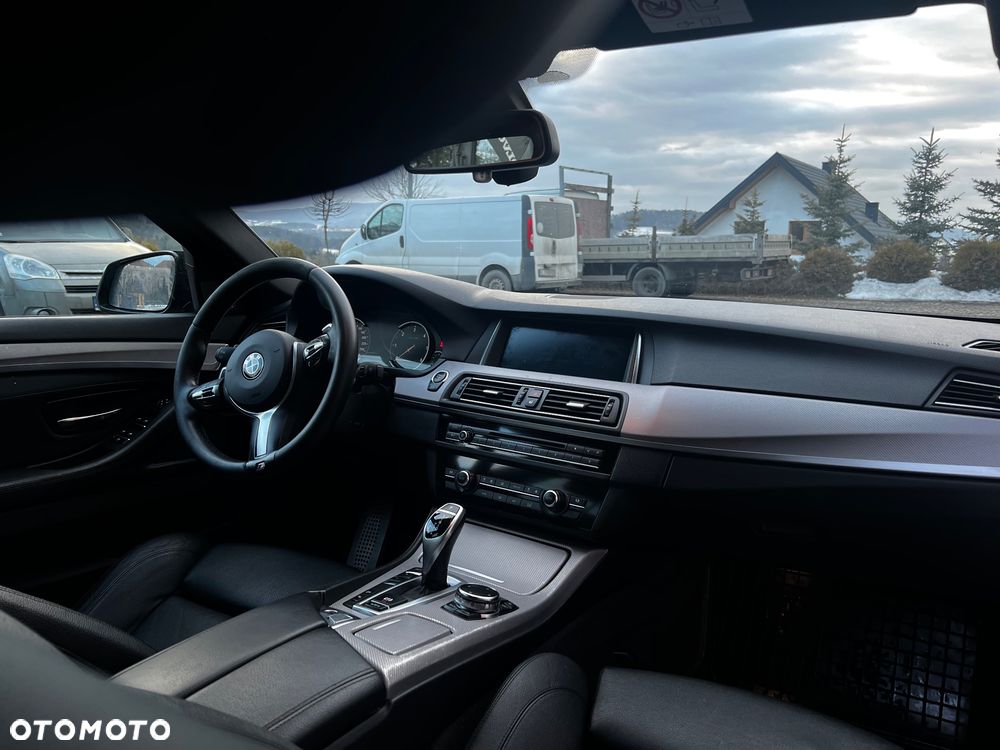 BMW Seria 5 525d xDrive - 13