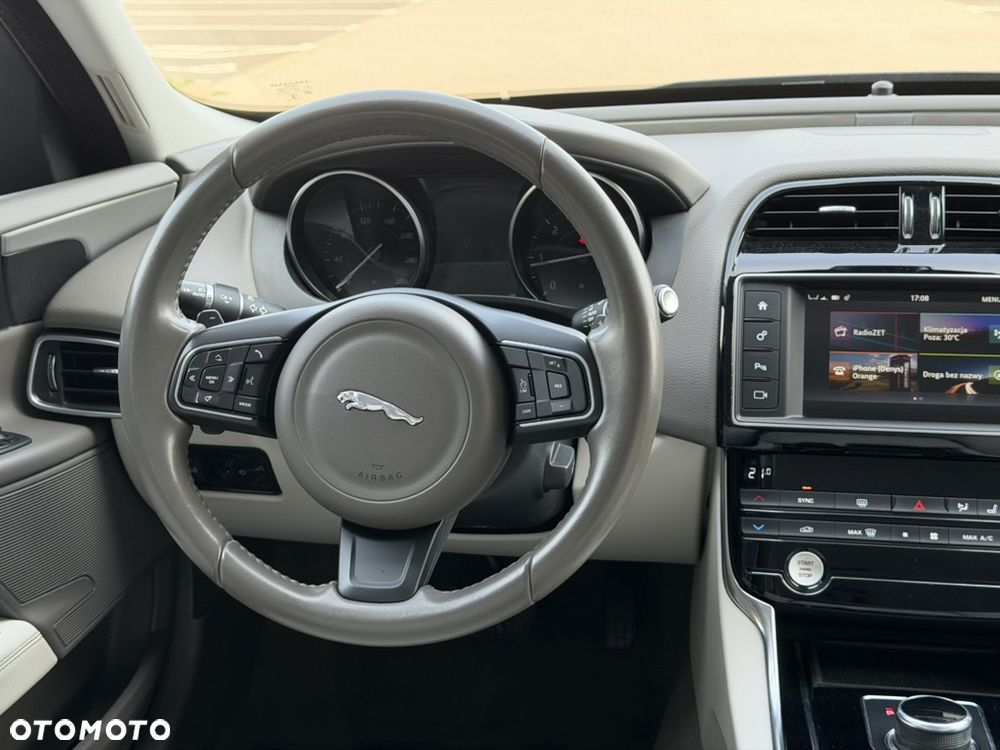 Jaguar XE 20d Pure - 12