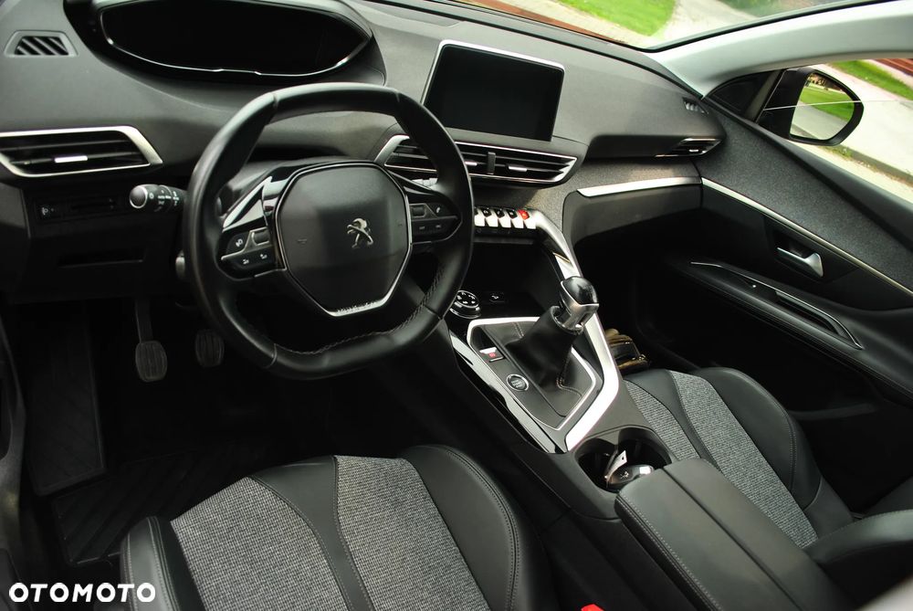 Peugeot 3008 1.5 BlueHDi Allure S&S - 5
