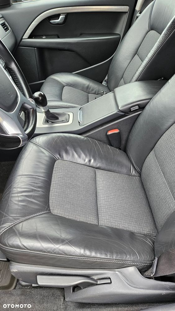 Volvo V70 2.5T Momentum - 17
