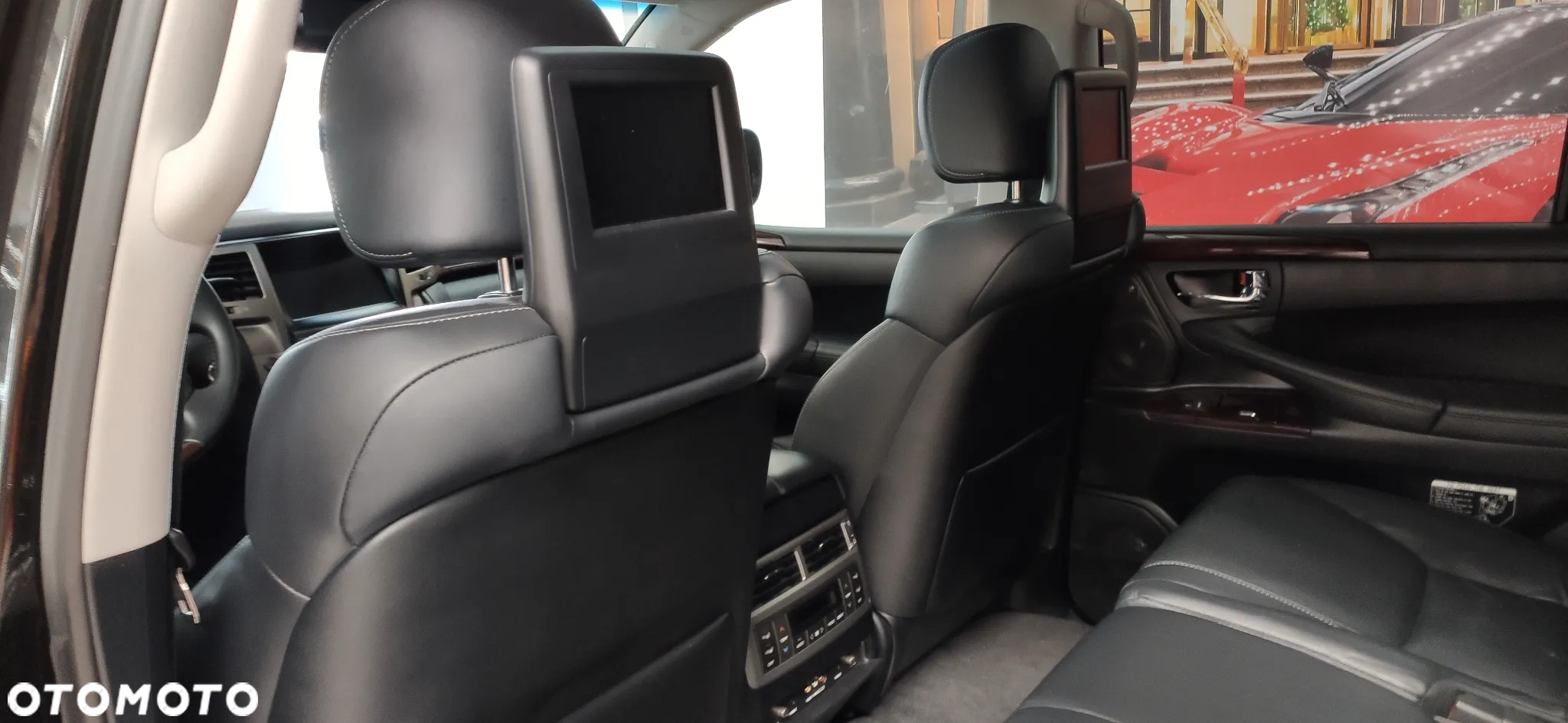 Lexus LX 570 Omotenashi - 12