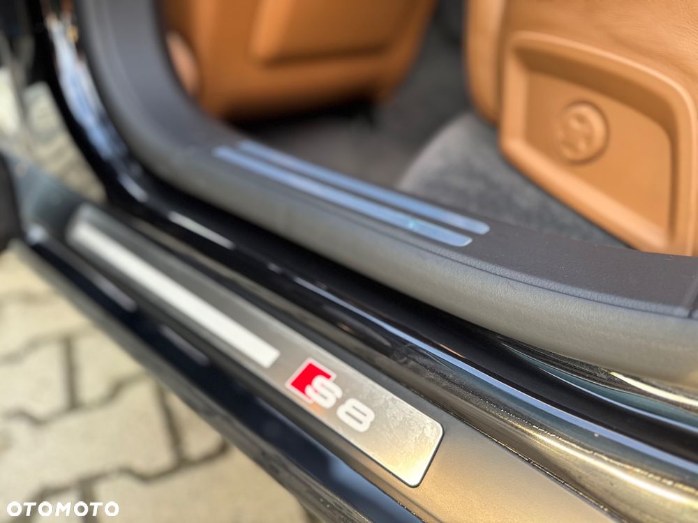 Audi S8 - 27