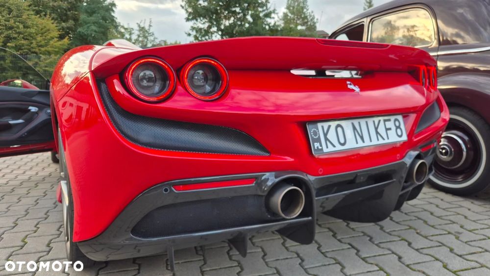 Ferrari F8 Spider - 25