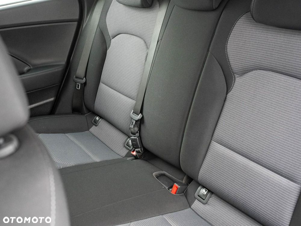 Hyundai i30 1.5 DPI Classic + - 21