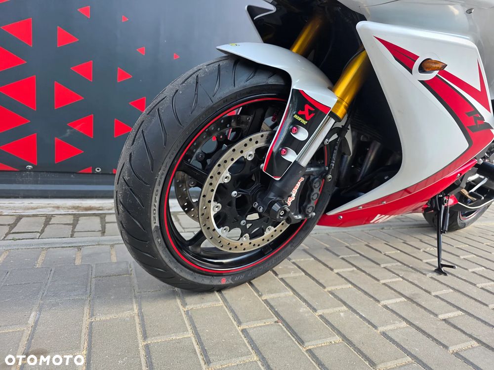Yamaha R1 - 29