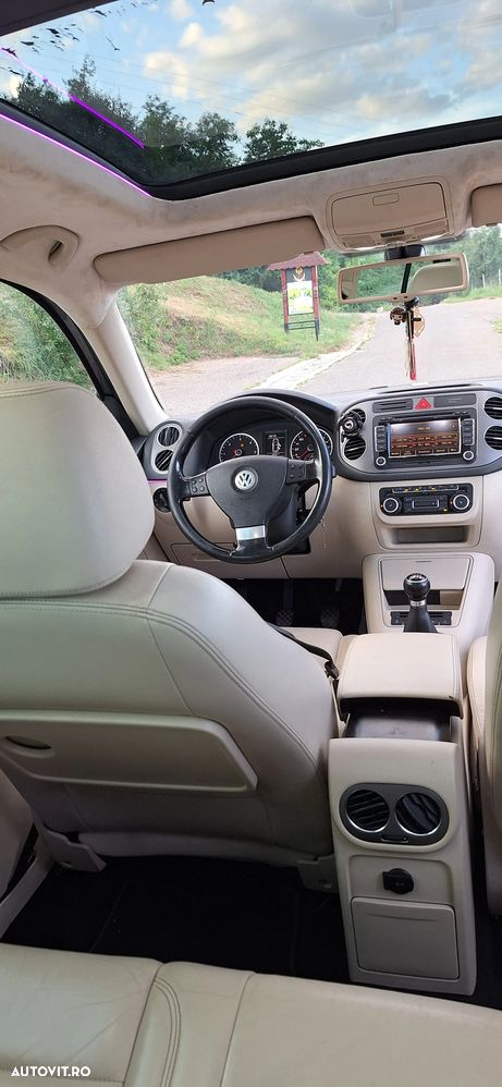 Volkswagen Tiguan 2.0 TDI DPF BlueMotion Technology Sport & Style - 11
