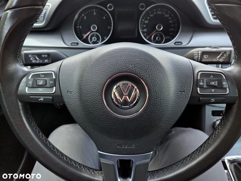 Volkswagen Passat - 14