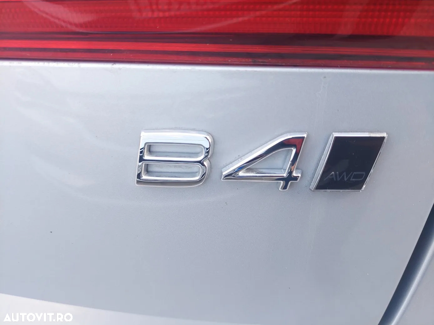 Volvo XC 60 B4 MHEV AWD Momentum Pro - 28