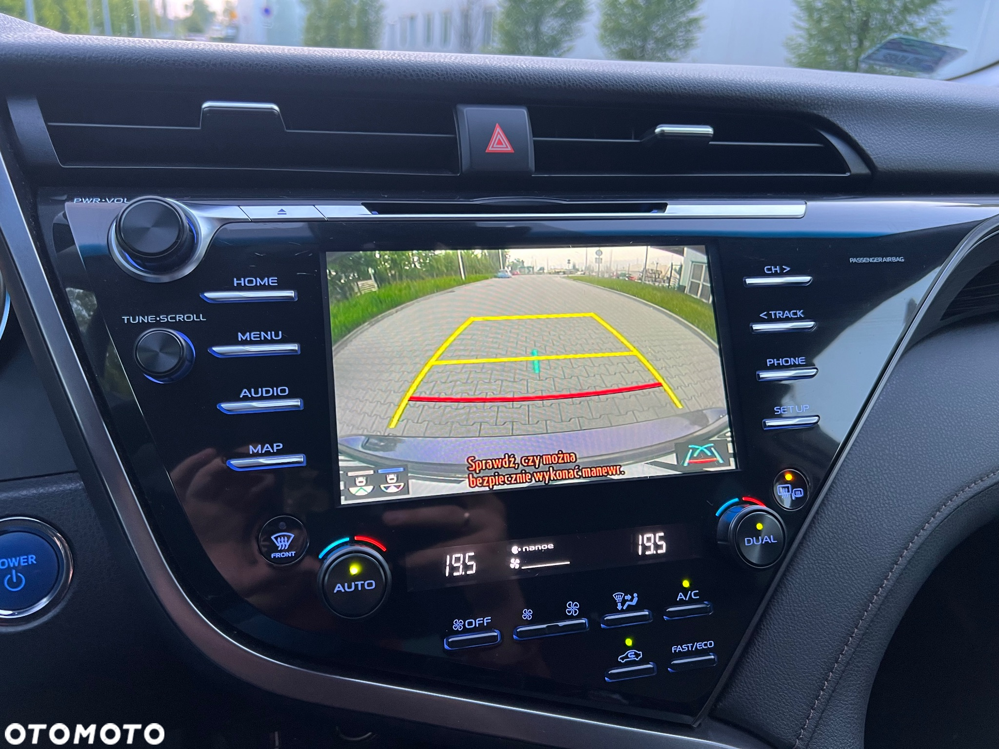 Toyota Camry 2.5 Hybrid Comfort CVT - 33