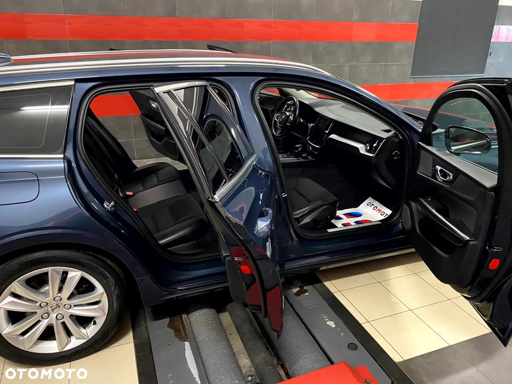 Volvo V60 D4 Geartronic Momentum - 23