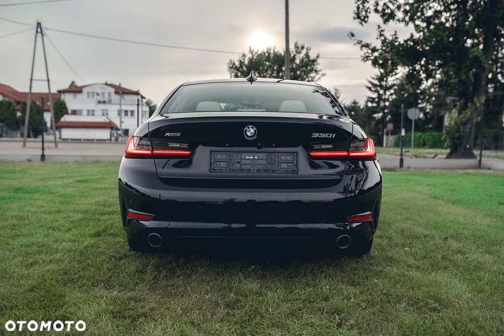 BMW Seria 3 330i xDrive Sport Line - 9
