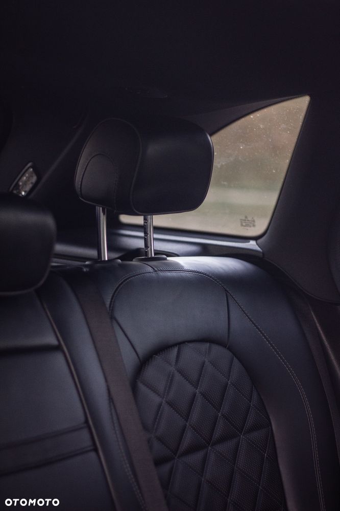 Mercedes-Benz GLC 300 4Matic 9G-TRONIC AMG Line - 27