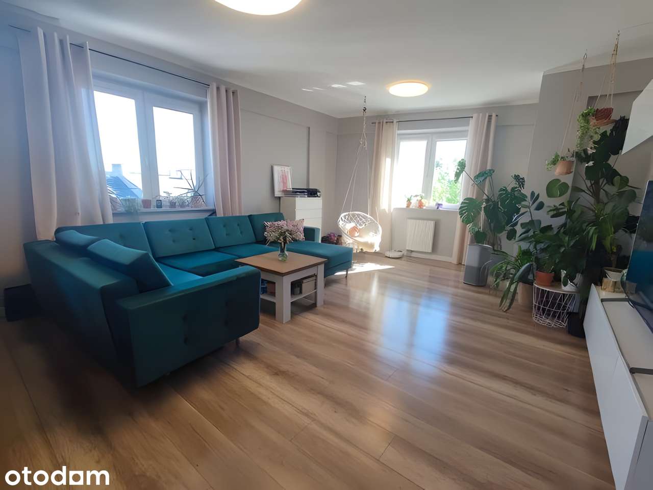 Apartament blisko centrum z przestronnym salonem, Garaż, Balkon