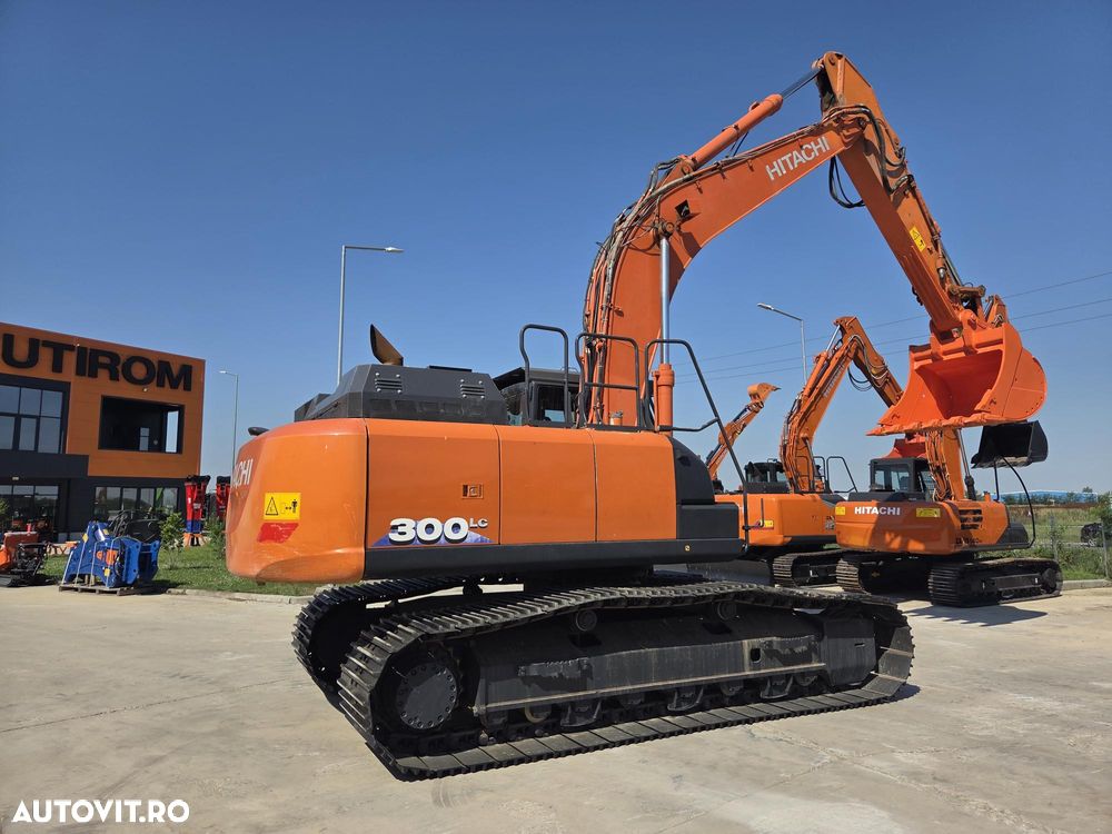 Hitachi ZX300LC-6, 2020, 8.155h, cupa NOUA 1,8m, 31,3 tone, protectie cabina, inst picon pe brate, gresare automata, lant 90% bun doar 700h deplasare, ad sapare 8m, motor Isuzu, 3 pompe hidr HITACHI, camera spate si laterale, STARE BUNA, 94.900 Eur+Tva - 15