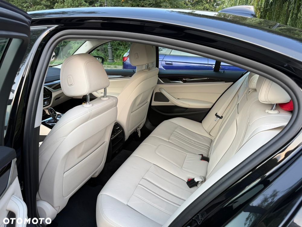 BMW Seria 5 520d xDrive Luxury Line sport - 16