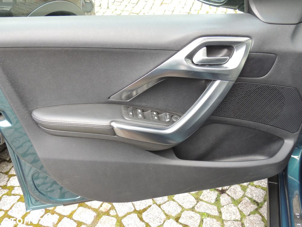 Peugeot 2008 1.2 PureTech Allure Pack S&S - 25