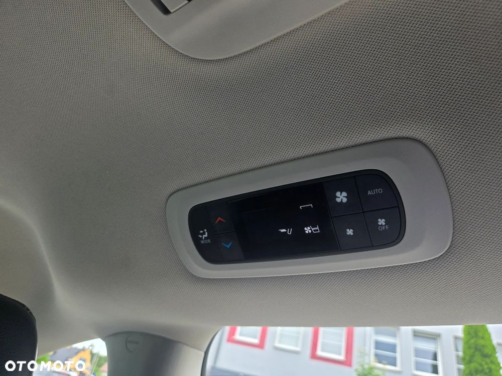Chrysler Pacifica - 16