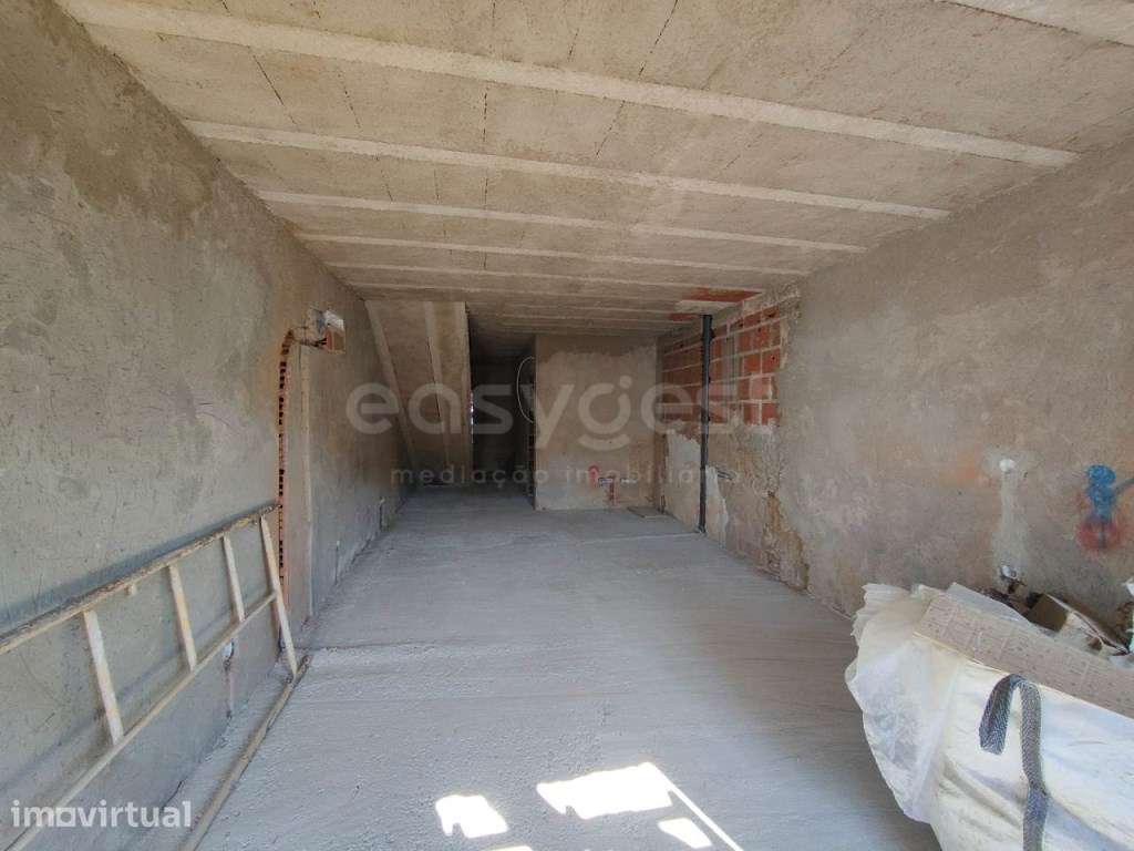 Moradia vendida em fase de construção com projeto aprovado, em Alju... - Grande imagem: 2/13