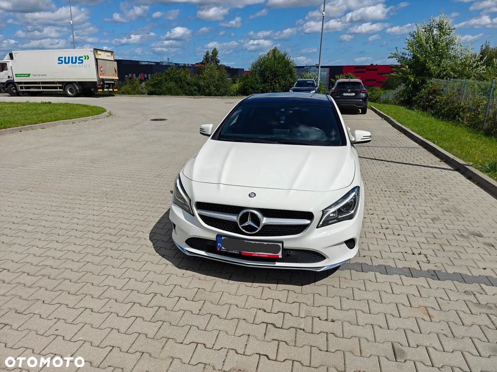 Mercedes-Benz CLA 180 7G-DCT UrbanStyle Edition - 3