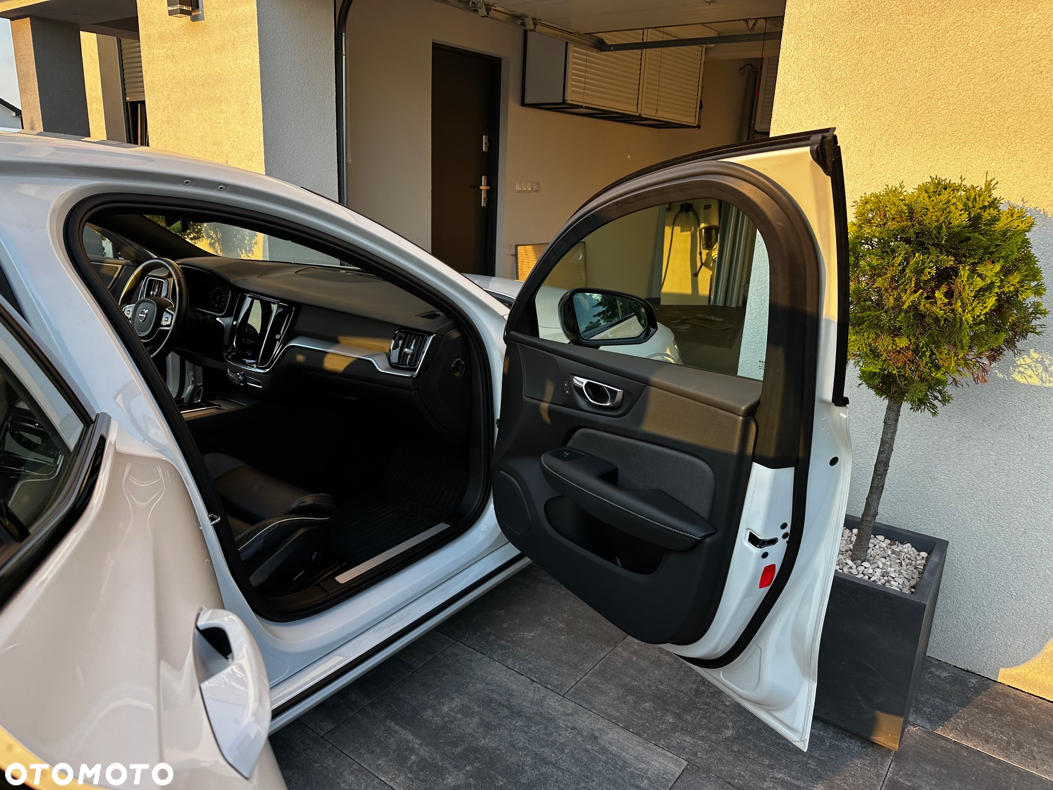 Volvo S60 B4 B R-Design - 14