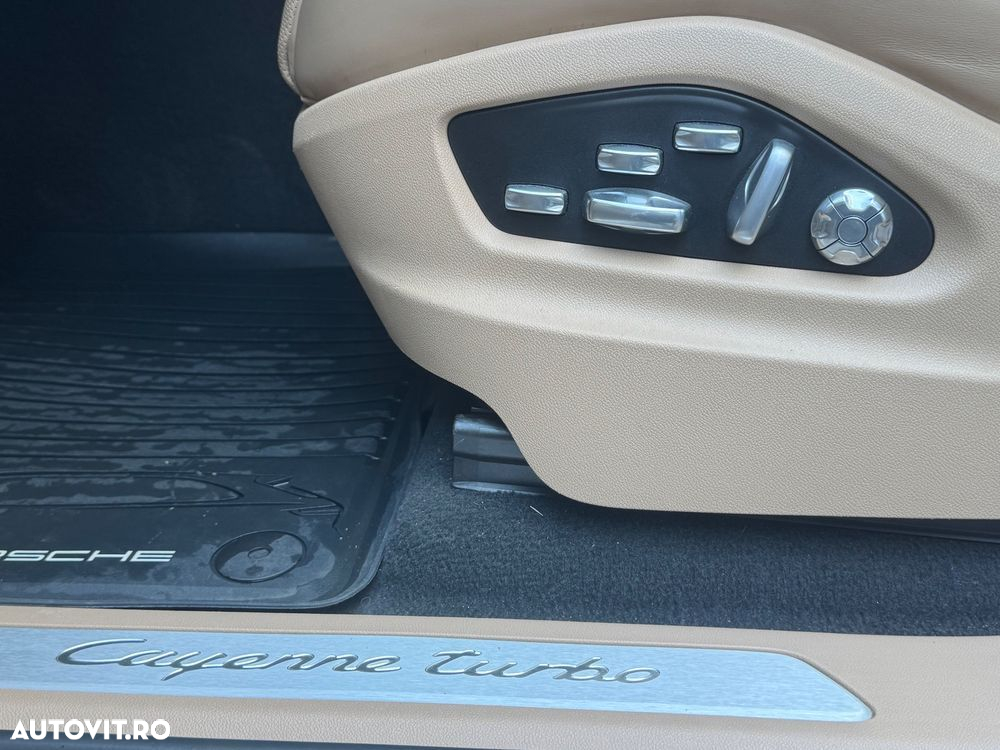 Porsche Cayenne Turbo Tiptronic S - 10