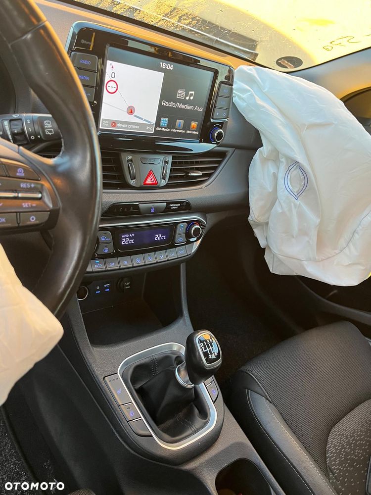 Hyundai i30 1.4 T-GDI Premiere Luxury - 9