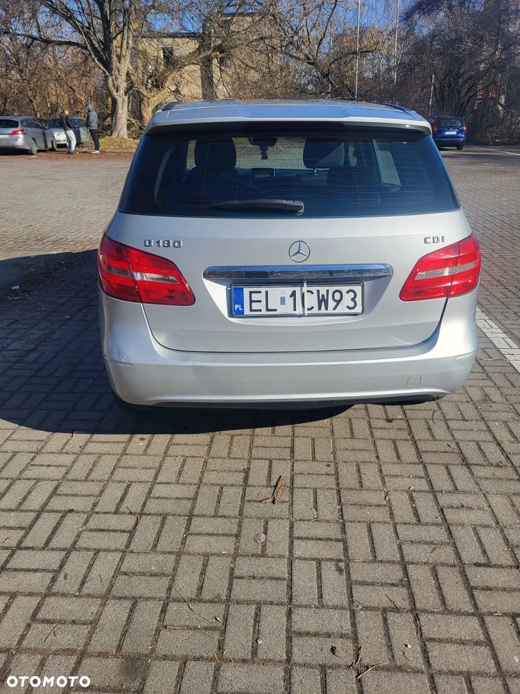 Mercedes-Benz Klasa B 180 CDI (BlueEFFICIENCY) - 10