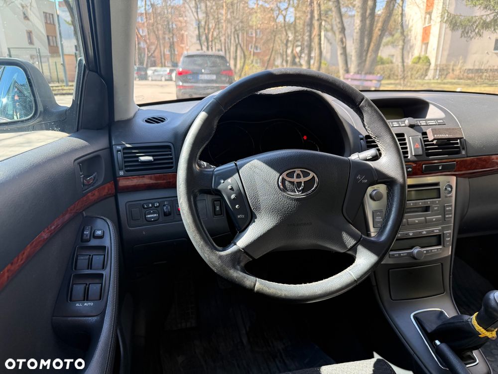 Toyota Avensis 1.8 VVT-i Sol - 18