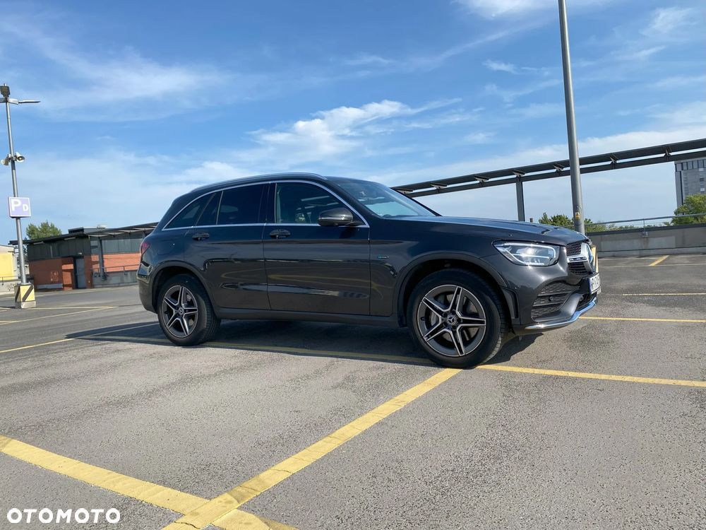 Mercedes-Benz GLC 300 e 4-Matic Business Edition - 3