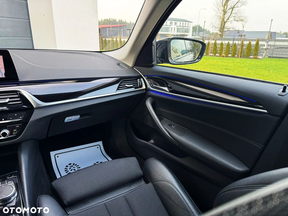 BMW Seria 5 520d M Sport Edition - 8