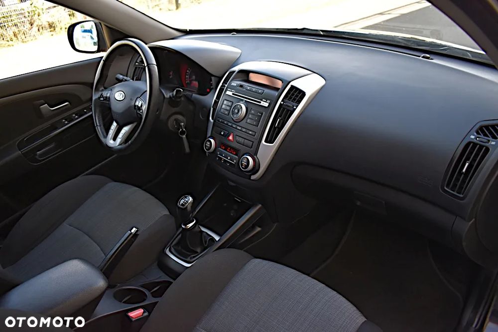 Kia Ceed - 29