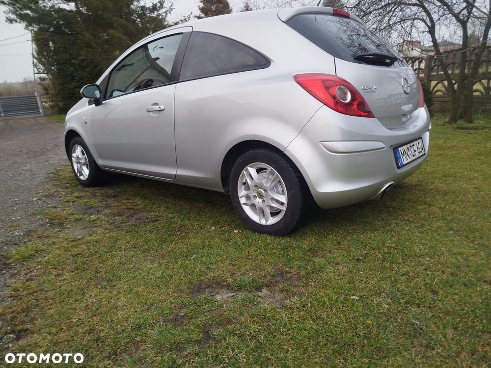 Opel Corsa 1.4 16V 150 Jahre - 14