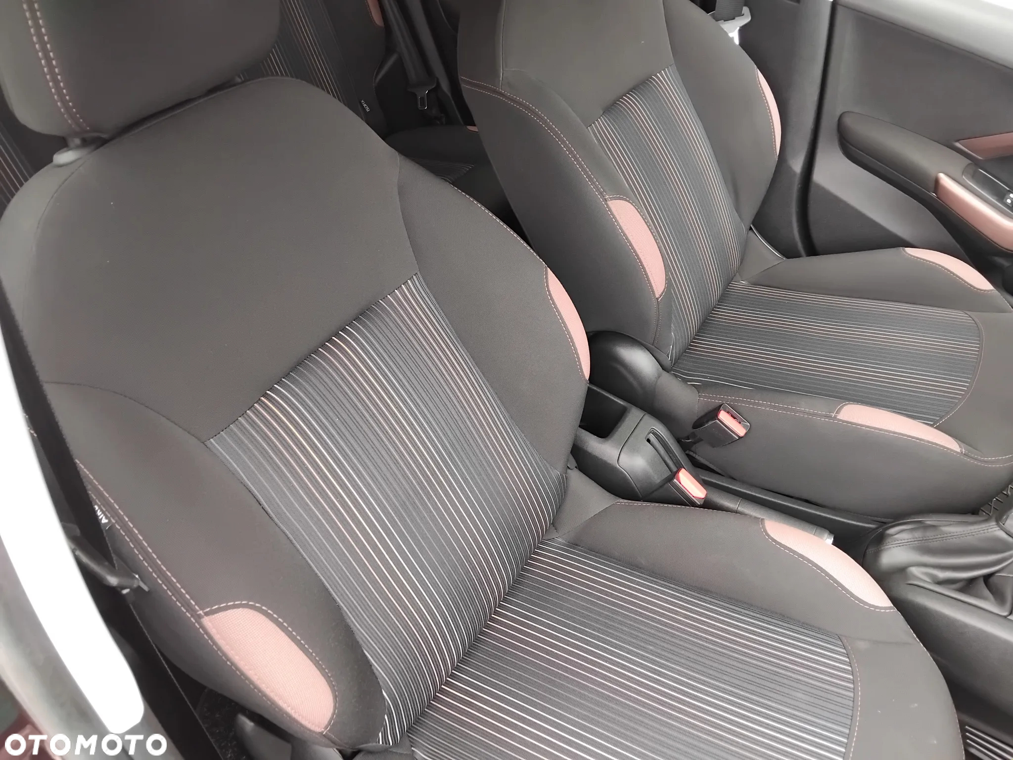 Peugeot 208 - 9