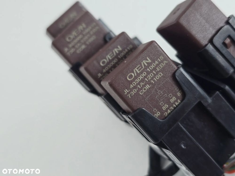 PRZEKAZNIK PRZEKAZNIKI BEZPIECZNIK TRIUMPH SCRAMBLER 400 SPEED - 4