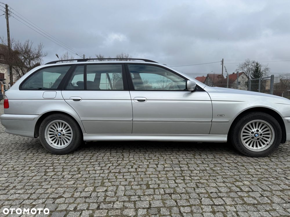 BMW Seria 5 520i Touring - 2
