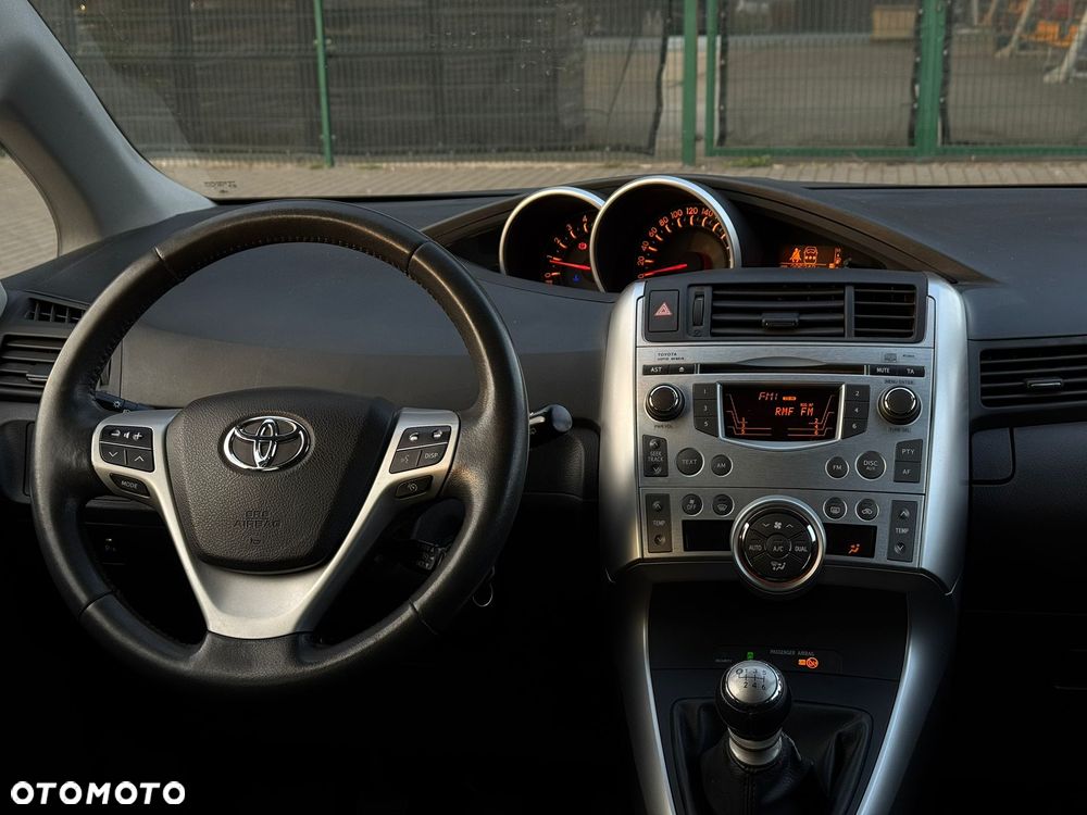 Toyota Verso 2.0 D-4D Premium - 29