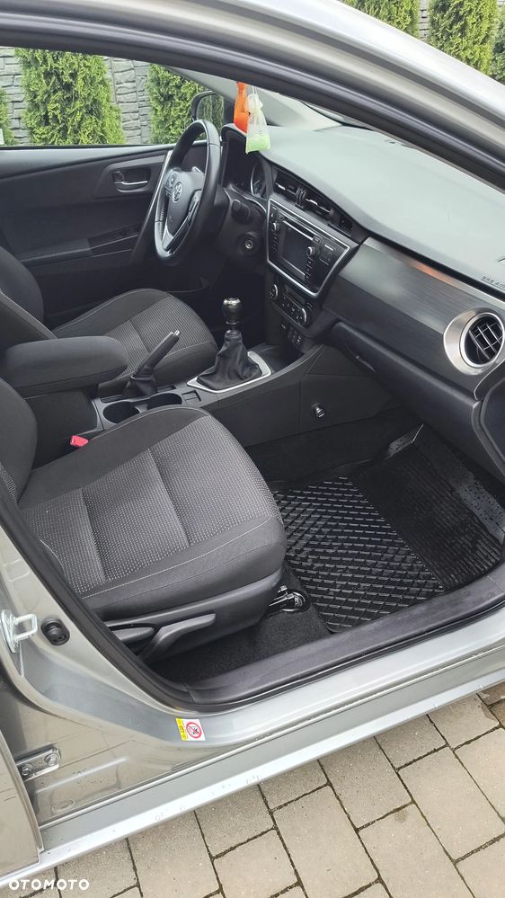 Toyota Auris 1.4 D-4D Premium - 4