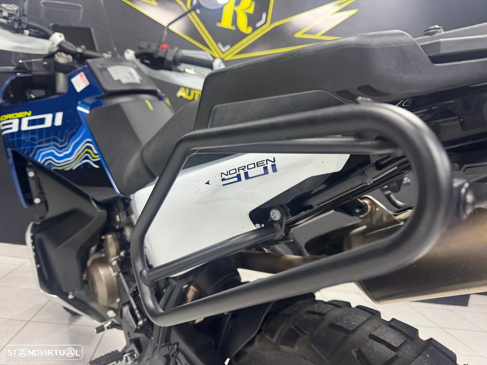 Husqvarna Norden 901 Expedition - 18