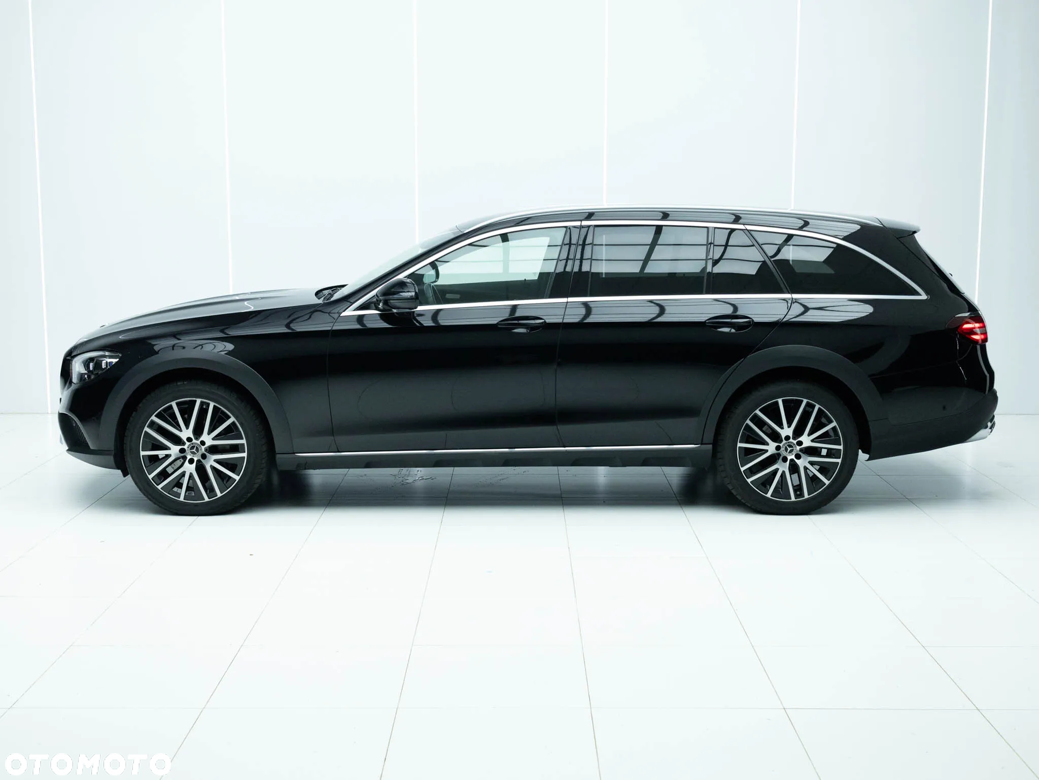 Mercedes-Benz Klasa E 220 d 4-Matic All-Terrain Avantgarde - 4