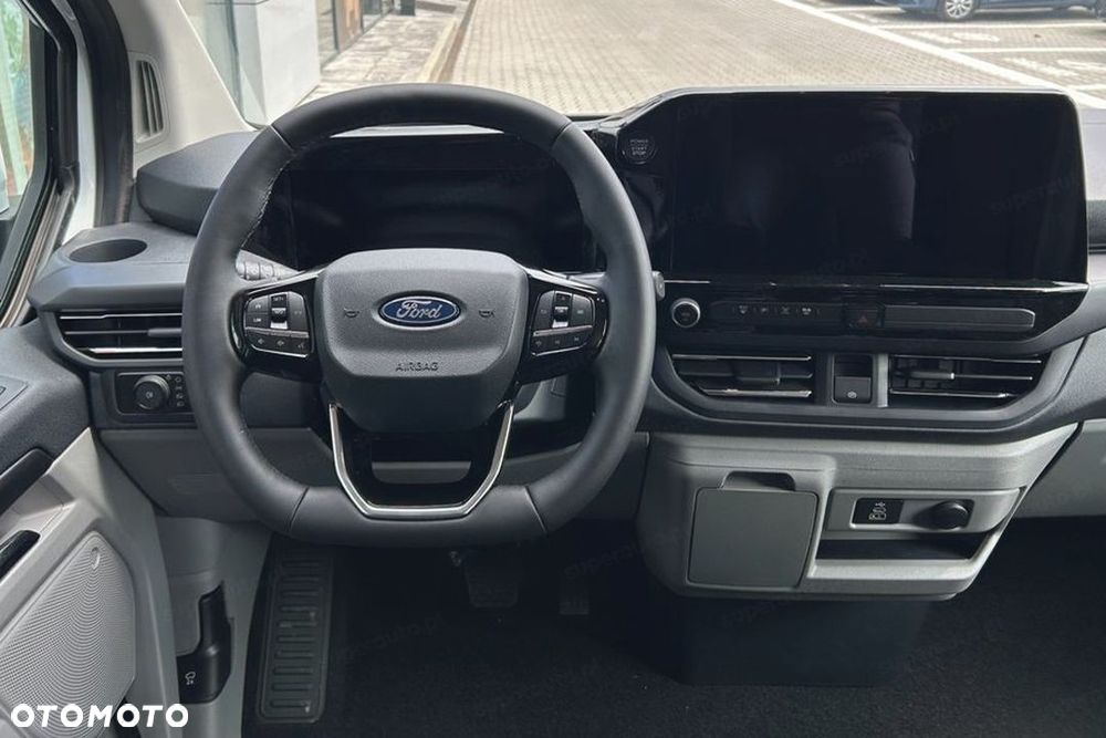 Ford Tourneo Custom - 12
