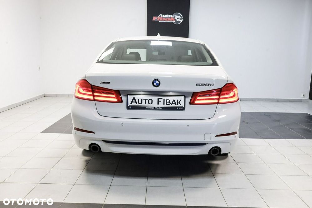 BMW Seria 5 520d xDrive Sport Line sport - 10