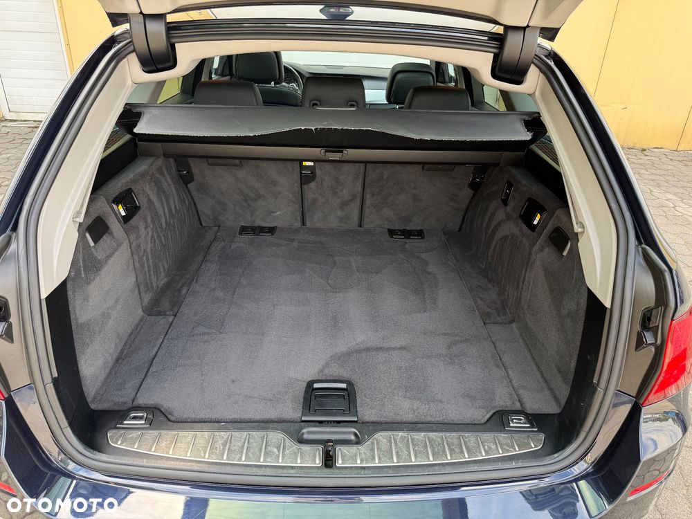 BMW Seria 5 530i Touring - 14