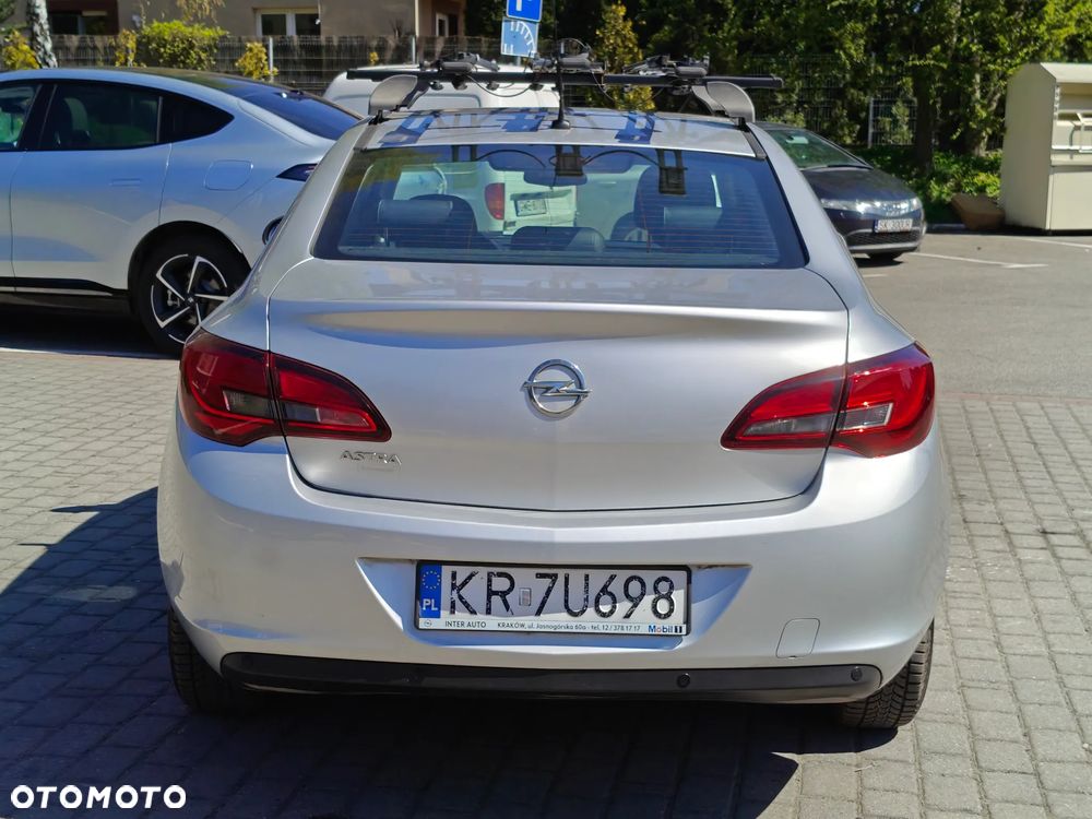 Opel Astra 1.6 Sport - 26