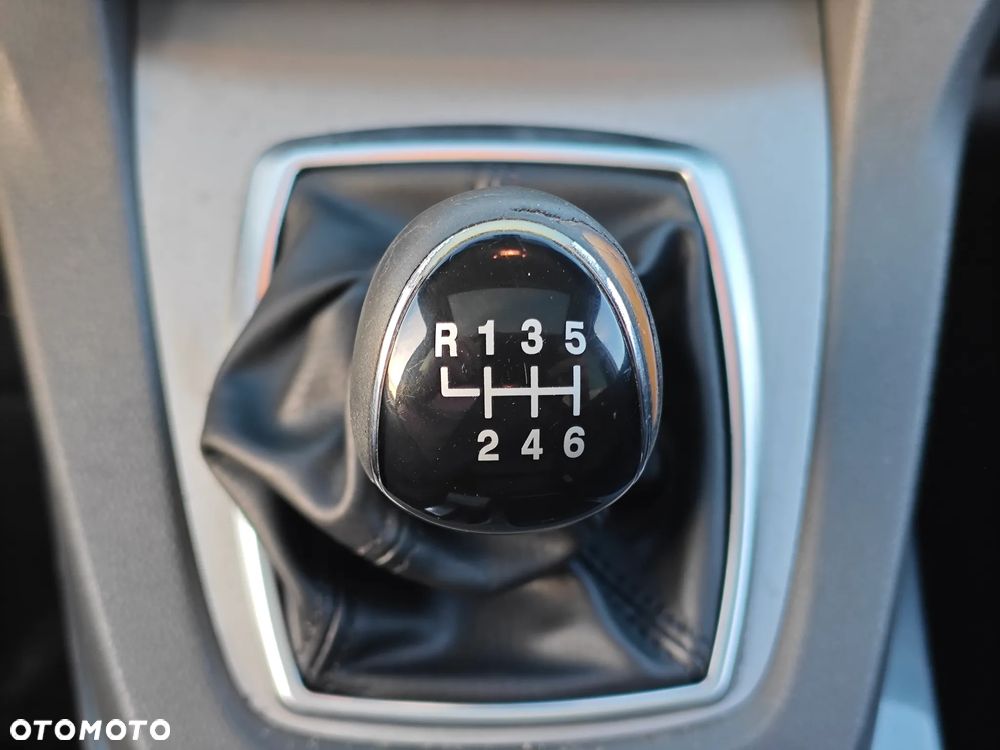 Ford Kuga 2.0 TDCi 2x4 Titanium - 35