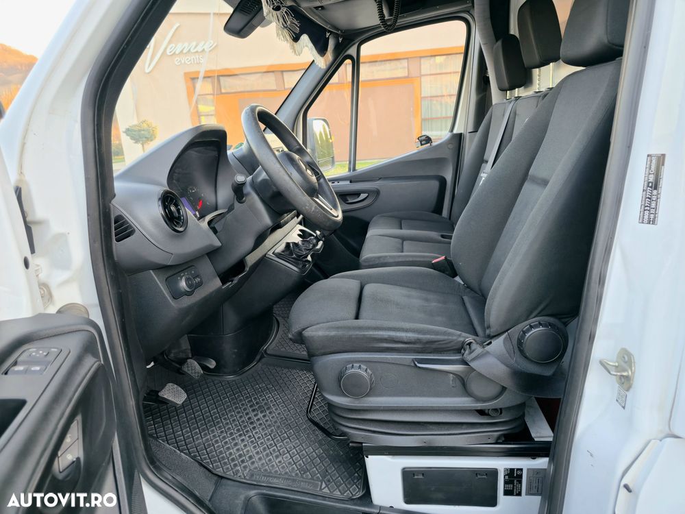 Mercedes-Benz Sprinter - 12